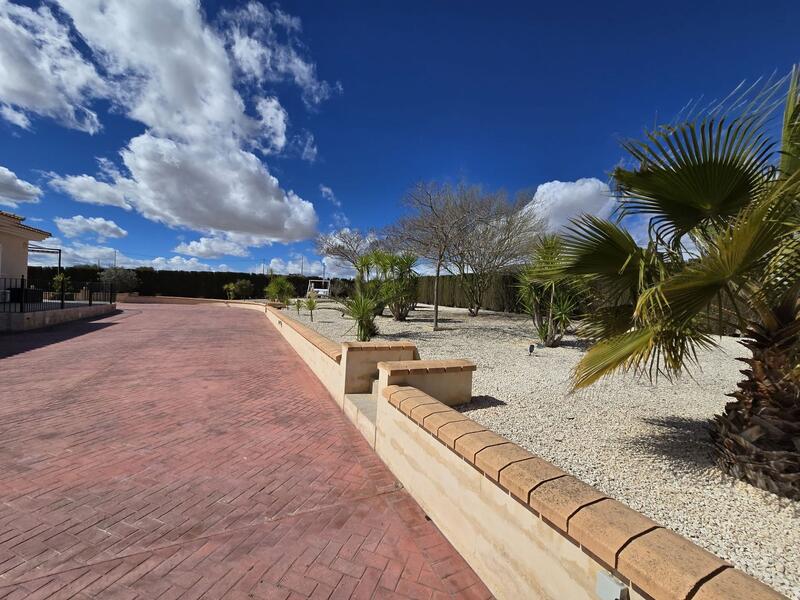 5 bedroom Villa for sale