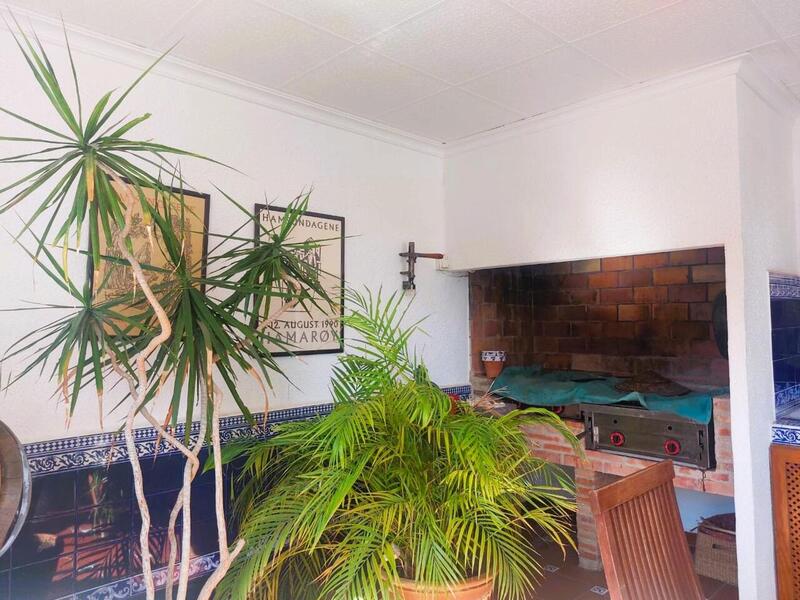 5 bedroom Townhouse for sale
