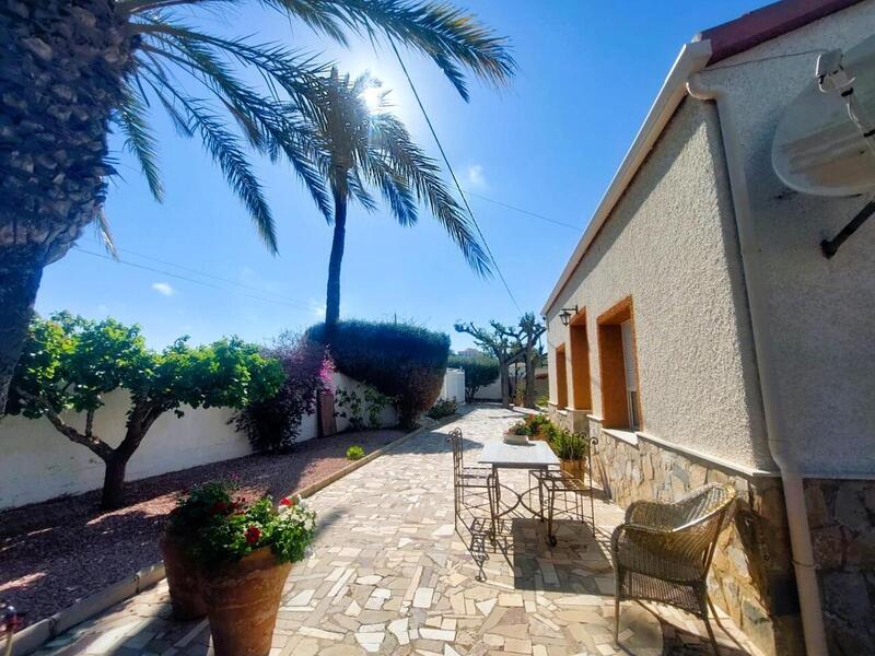 5 bedroom Townhouse for sale