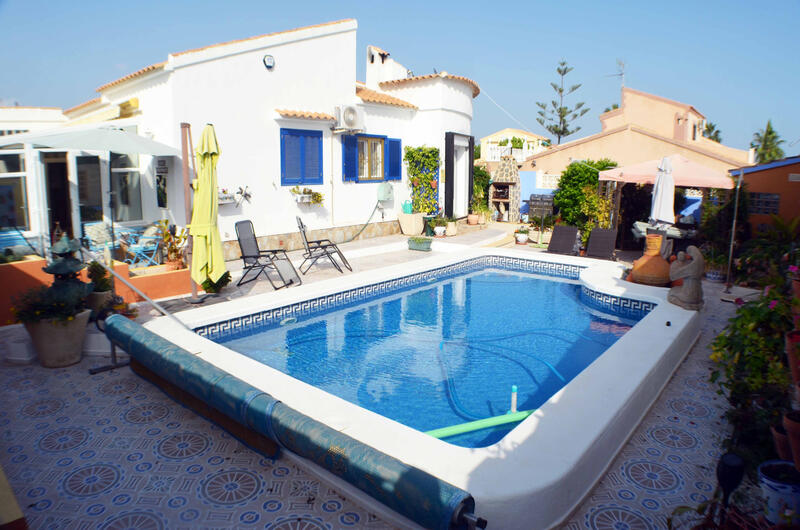 Villa til salg i Urb. La Florida, Alicante