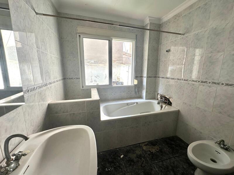 3 bedroom Apartment for sale