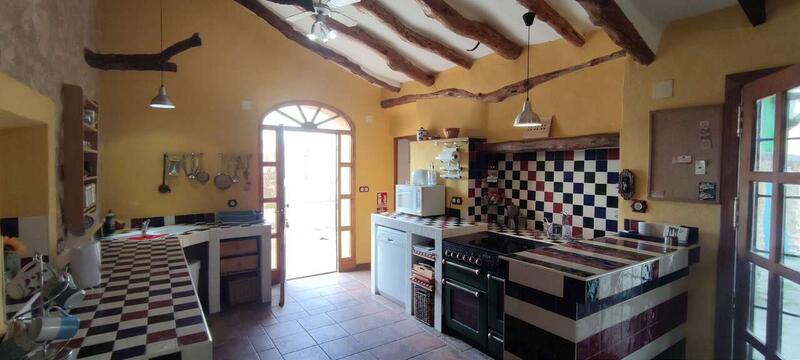 6 bedroom Country House for sale