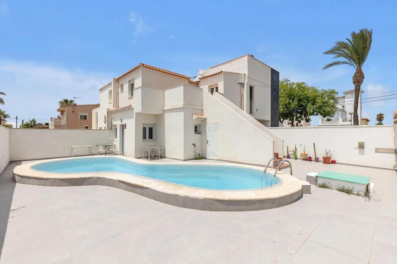 Villa zu verkaufen in Torrevieja, Alicante
