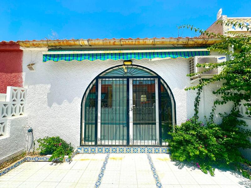 Villa zu verkaufen in Torrevieja, Alicante