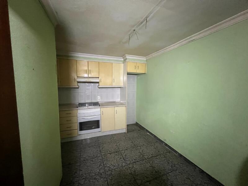4 спальная комната городская тюрьма продается
