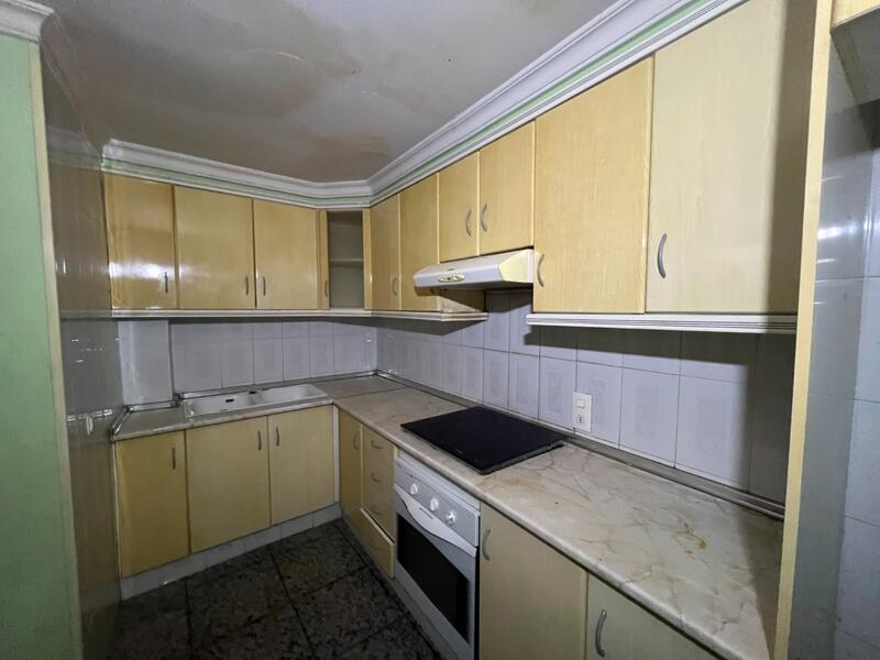 4 спальная комната городская тюрьма продается