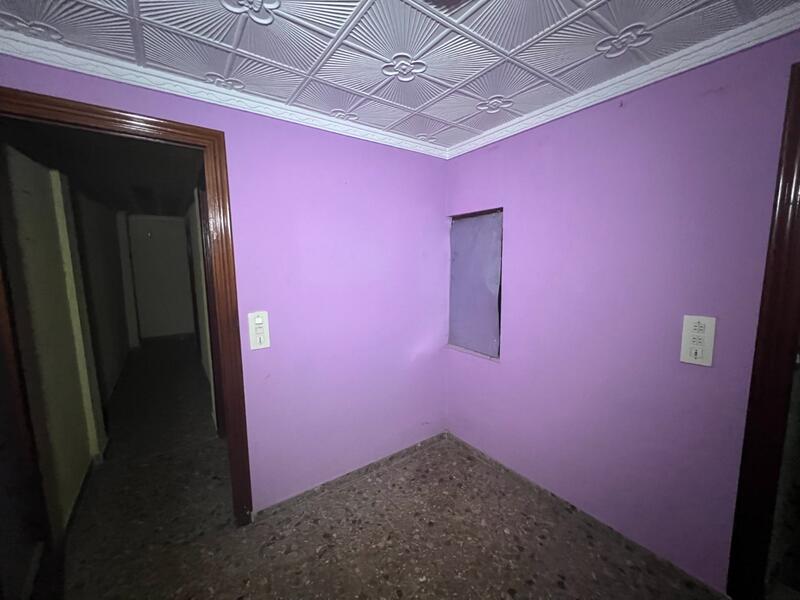 4 спальная комната городская тюрьма продается