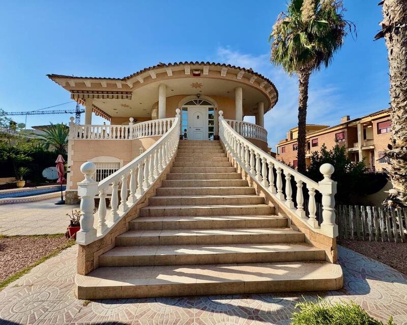 Villa till salu i Benferri, Alicante