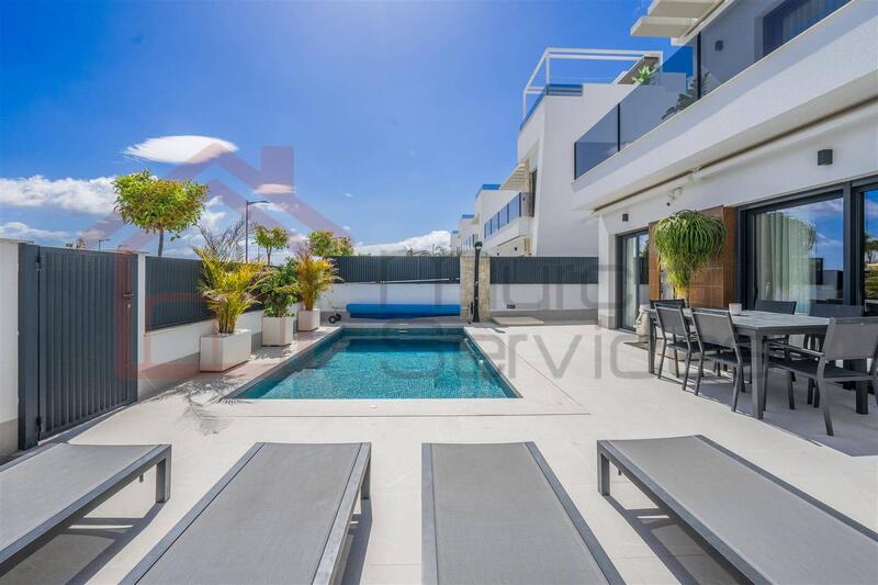 4 Cuarto Villa en venta