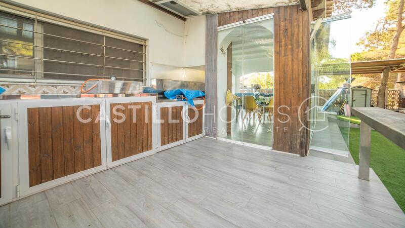 4 slaapkamer Gezinswoning Te koop