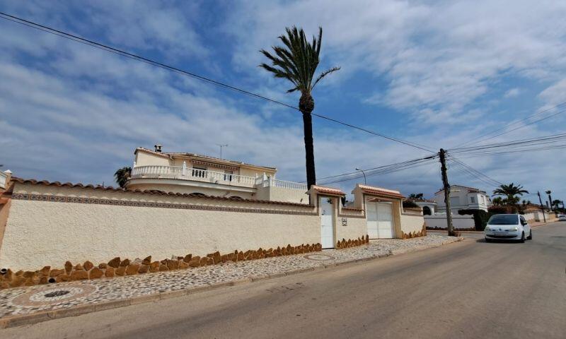 3 спальная комната вилла продается
