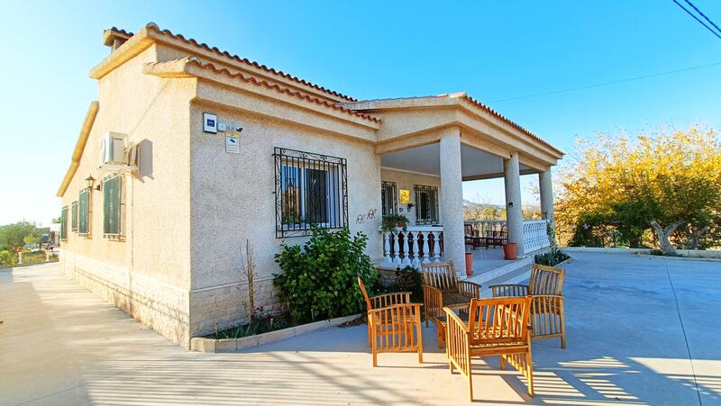 4 спальная комната вилла продается