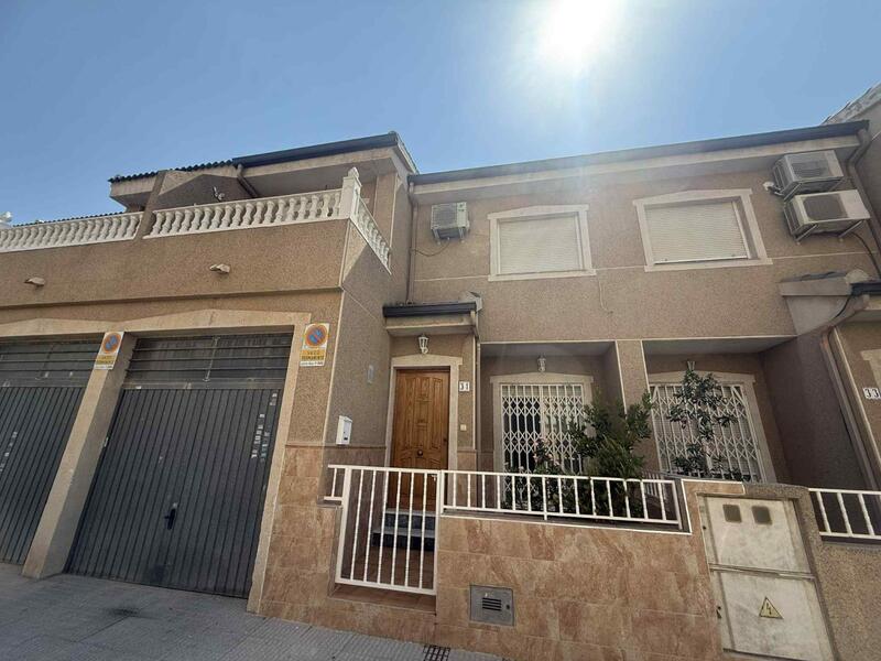 Maison de Ville à vendre dans Almoradí, Alicante