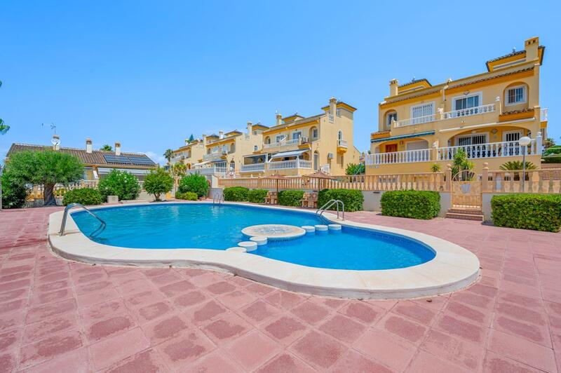 вилла продается в Benijófar, Alicante