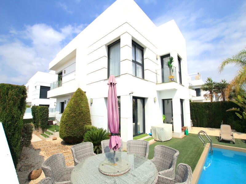 вилла продается в Doña Pepa, Alicante