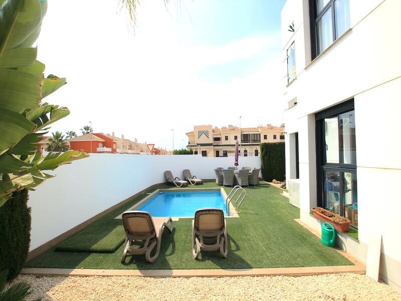 4 Cuarto Villa en venta