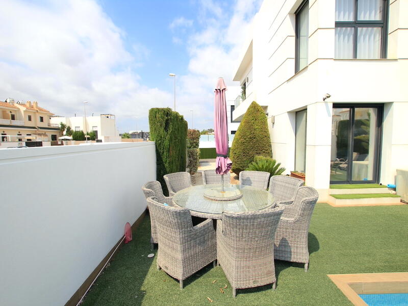4 Cuarto Villa en venta