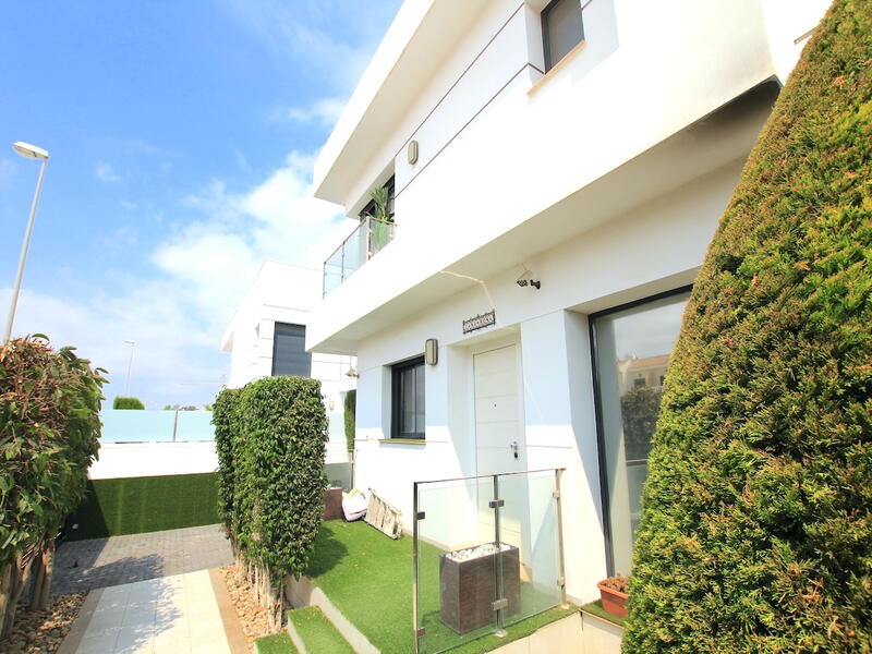 4 Cuarto Villa en venta