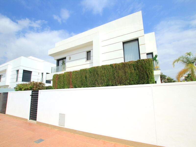 4 Cuarto Villa en venta