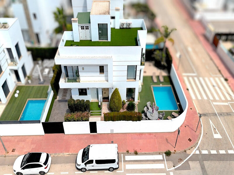4 Cuarto Villa en venta