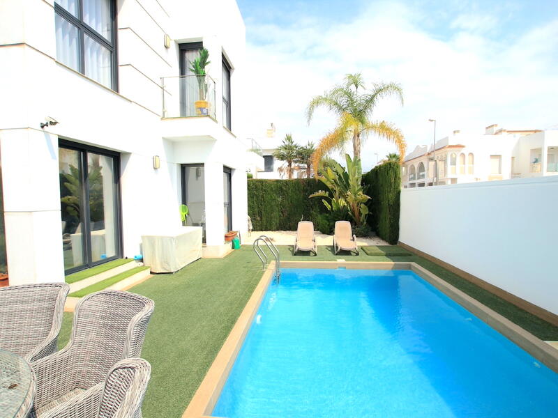 4 Cuarto Villa en venta