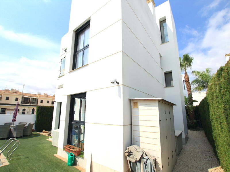 4 Cuarto Villa en venta