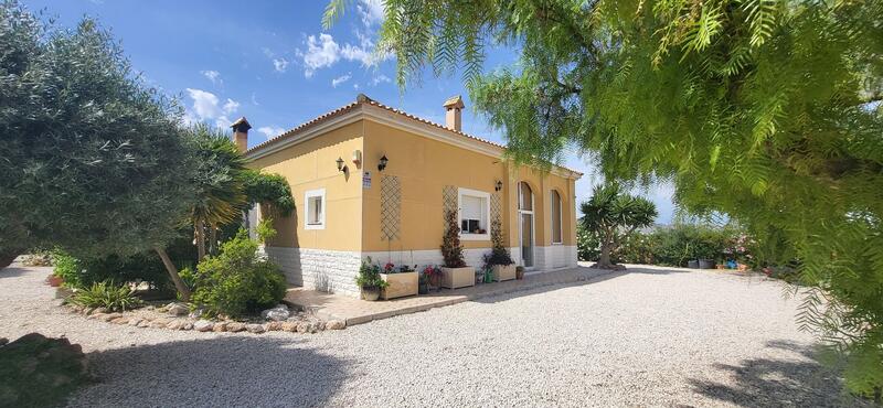 вилла продается в La Romana, Alicante