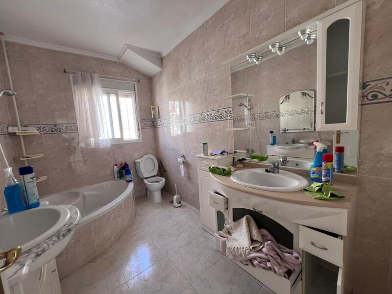 3 Schlafzimmer Stadthaus zu verkaufen