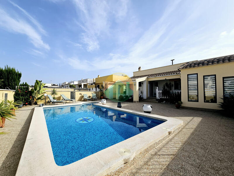 2 Cuarto Villa en venta
