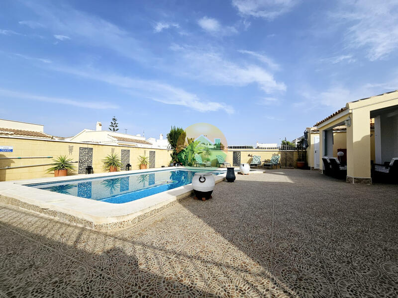2 Cuarto Villa en venta