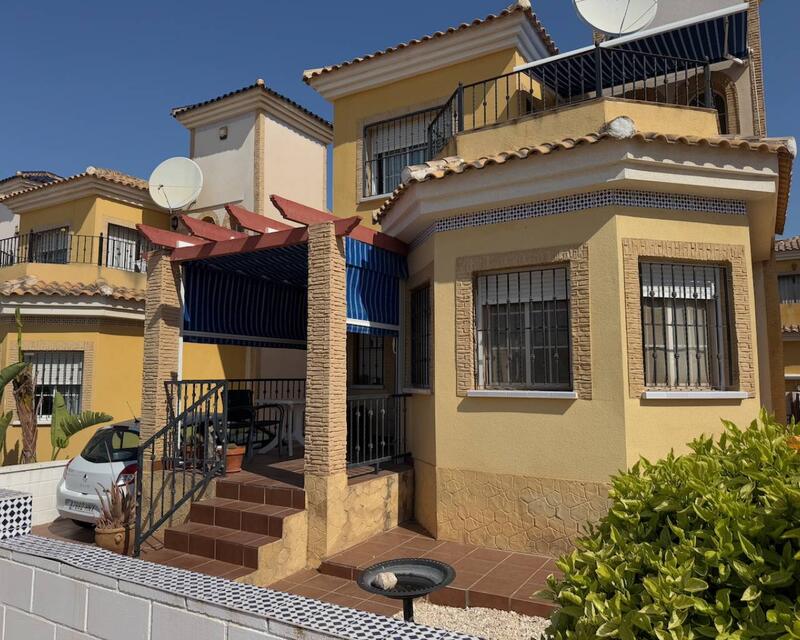 Villa en venta en Algorfa, Alicante