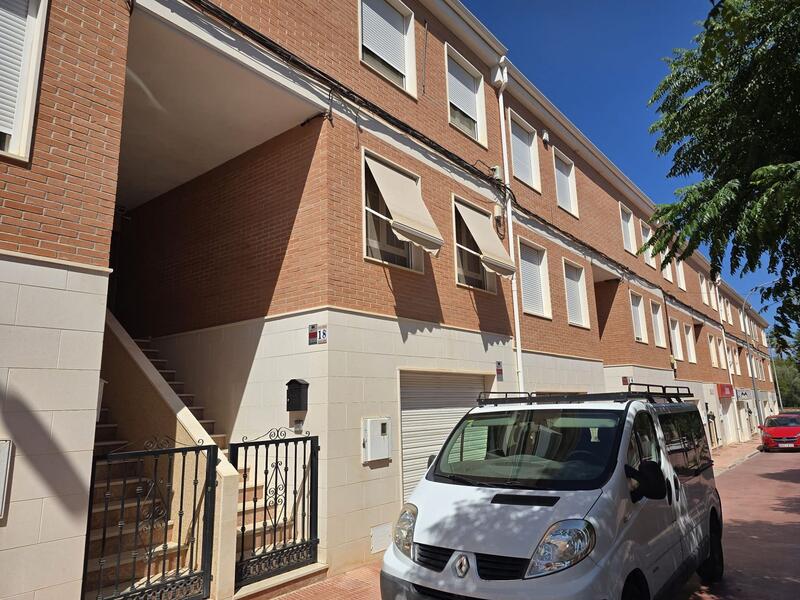 Byhus til salg i Sax, Alicante