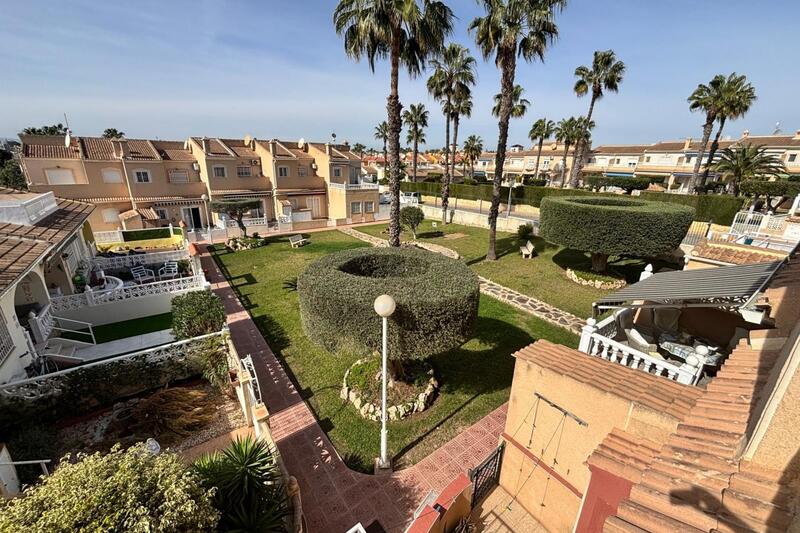 2 bedroom Townhouse for sale