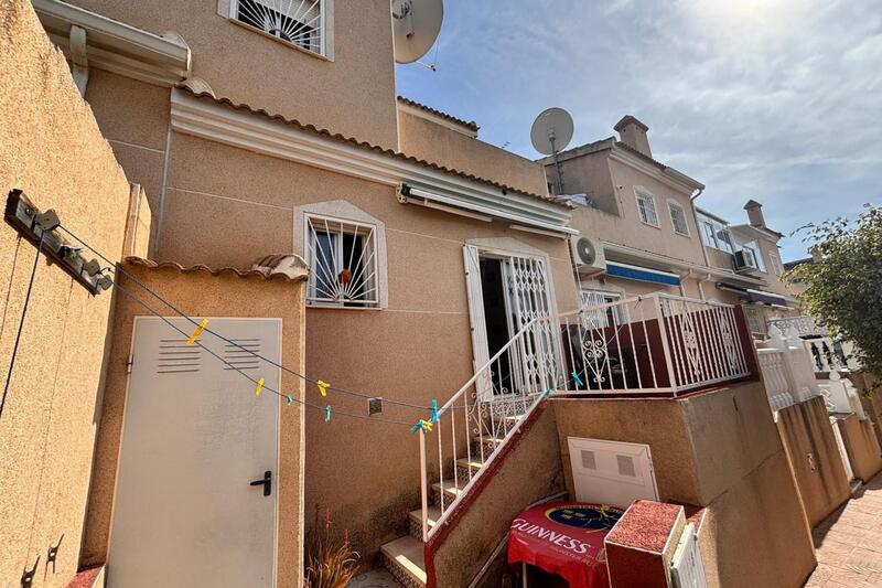 2 bedroom Townhouse for sale