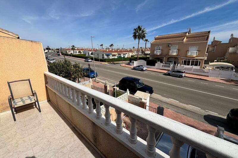 2 bedroom Townhouse for sale