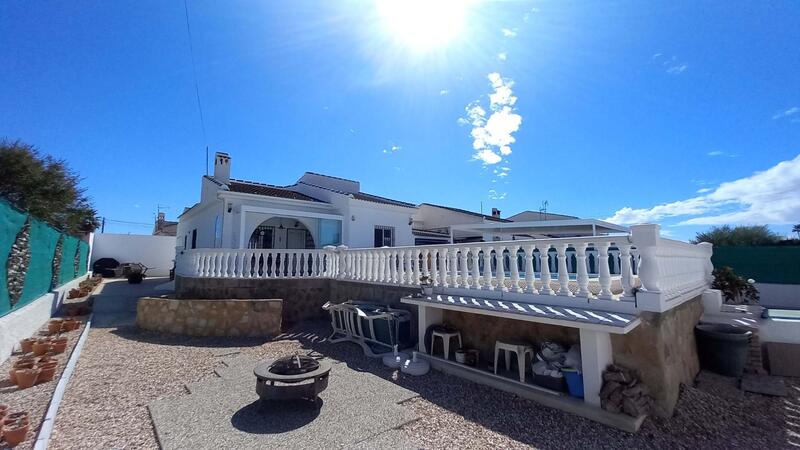 Villa for sale in Torrevieja, Alicante