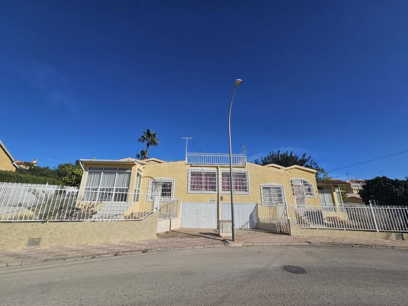 Villa en venta en La Marina, Alicante