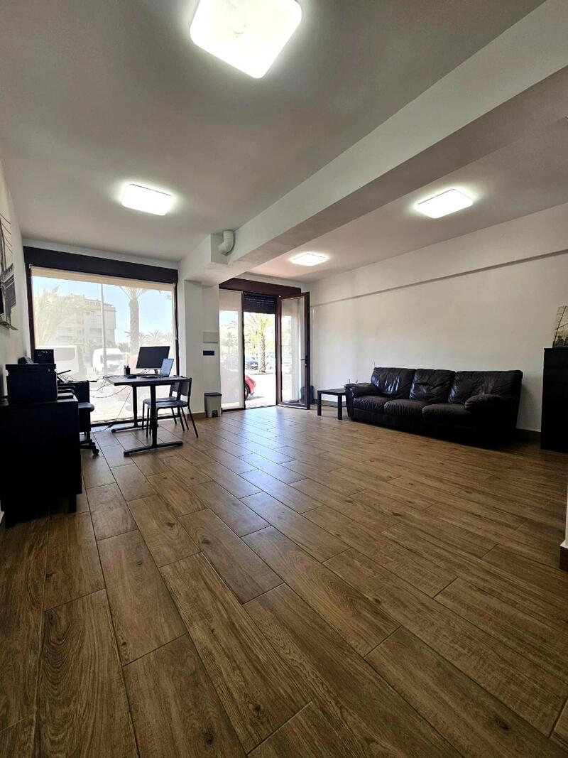 1 Cuarto Local Comercial en venta