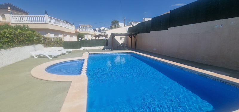 2 Cuarto Villa en venta