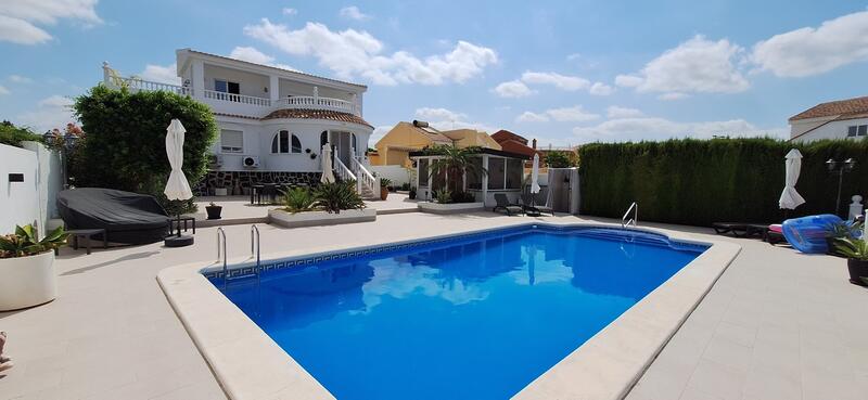 4 slaapkamer Villa Te koop