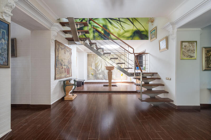 6 bedroom Villa for sale