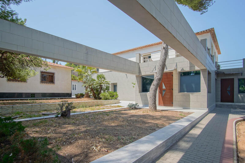 6 bedroom Villa for sale
