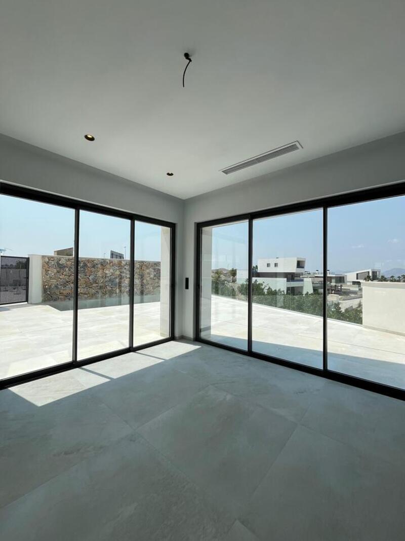4 bedroom Apartment for sale