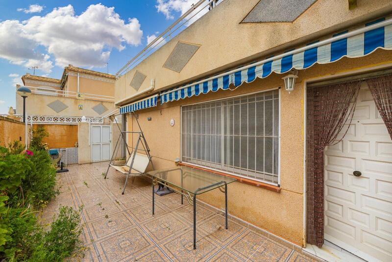 Rekkehus til salgs i Torrevieja, Alicante