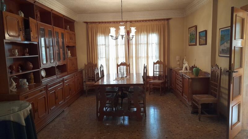 5 bedroom Apartment for sale