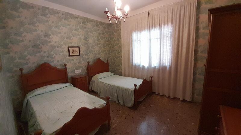 5 bedroom Apartment for sale