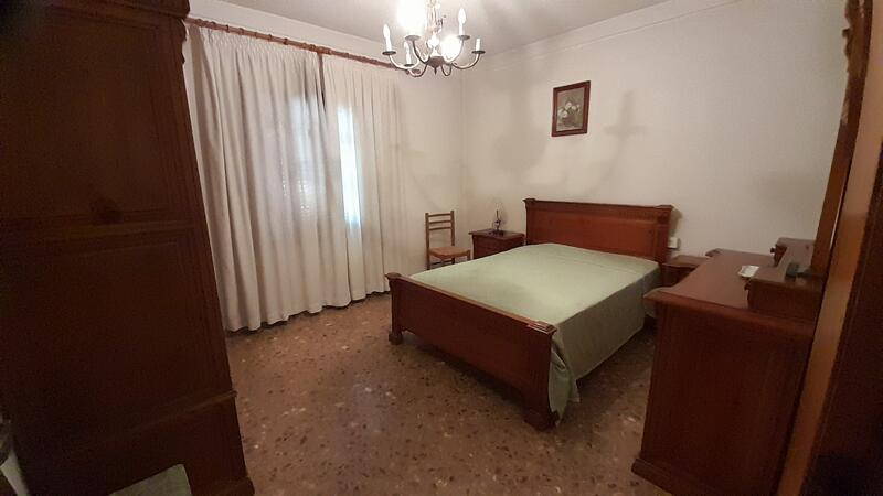 5 bedroom Apartment for sale