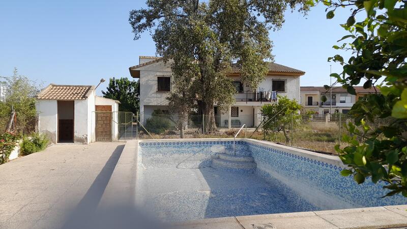 5 bedroom Apartment for sale