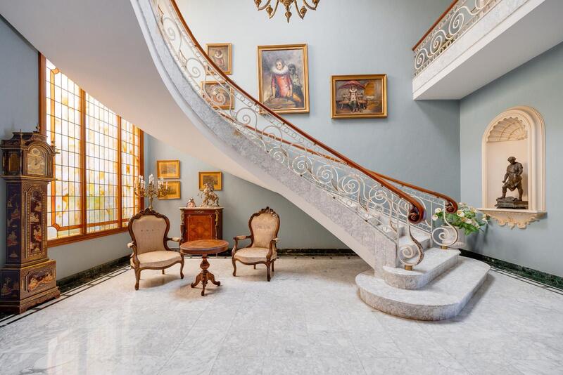 12 bedroom Villa for sale