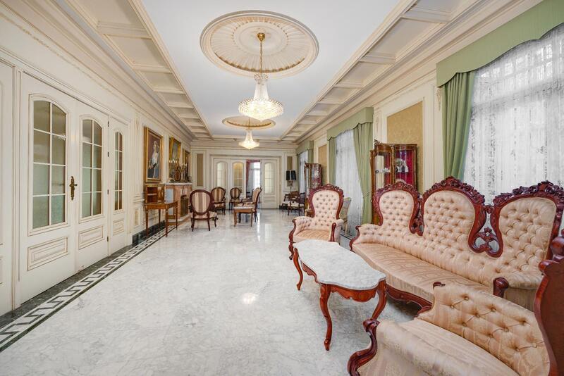 12 bedroom Villa for sale